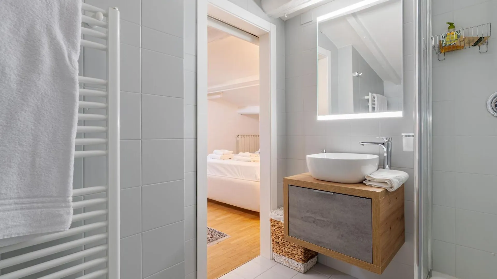 Apartamento Moderno Quadrilocale, Ultimo Piano Florencia 0*,  Italia